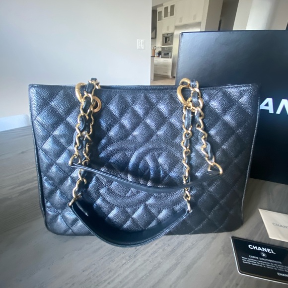 Authentic Chanel Bag. - Picture 12 of 15